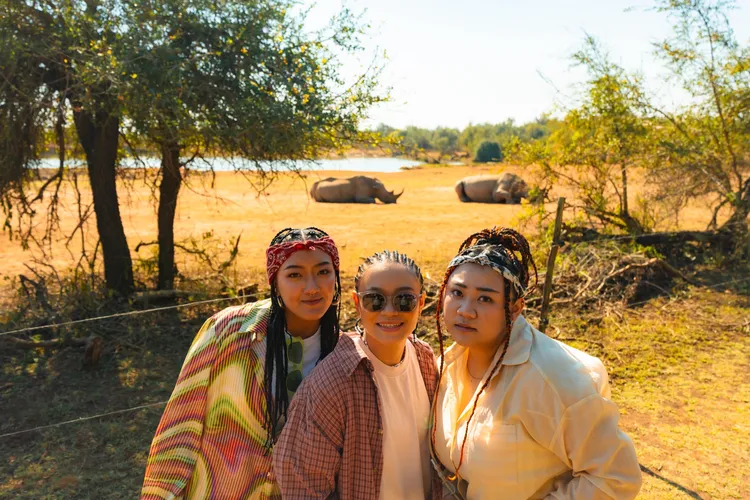 阿爆（中）抽空參觀當地動物園。Nanguaq那屋瓦提供