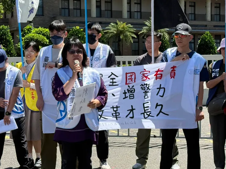 工會才剛到行政院陳抗要求對鐵路運輸安全負責，隔日就又發生攻擊事件。翻攝自台鐵工會臉書