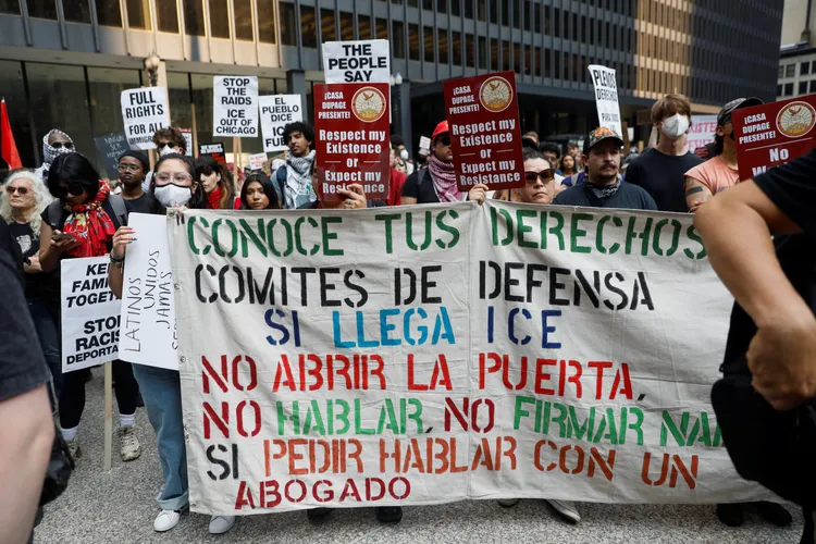 芝加哥示威者反對移民局過度執法。路透社