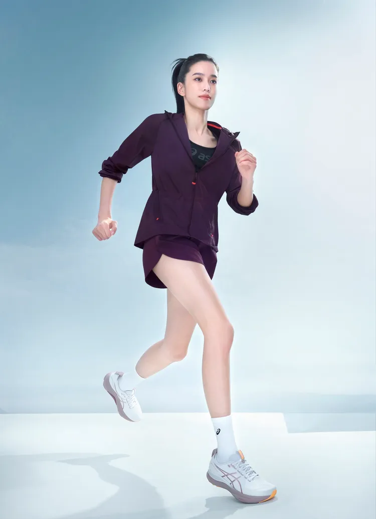 陳庭妮大讚GEL-KAYANO 32給自己很大的安全感。品牌提供