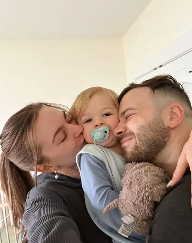 莫彩曦一家三口十分溫馨。翻攝莫彩曦IG