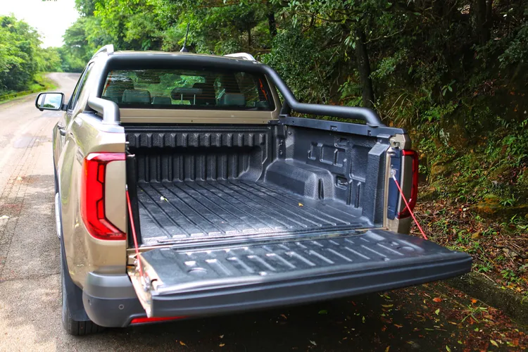 貨斗面積約2.36平方公尺，可容納歐規1,200mm x 800mm標準棧板。林浩昇攝