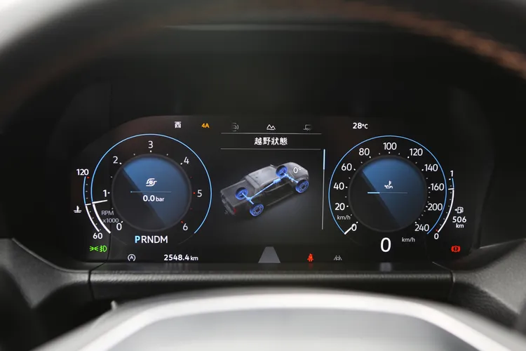 儀錶板維持福斯熟悉的數位化風格，可根據需求切換顯示內容與單位。林浩昇攝