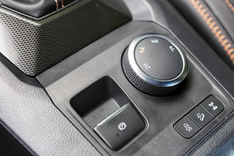 4MOTION四輪傳動系統設有2H、4H、4L等多段驅動模式，應對各類地形皆具備彈性。林浩昇攝