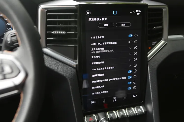 Amarok配備Level 2等級駕駛輔助系統，對於長車身皮卡駕駛者而言，實用性顯著提升。林浩昇攝