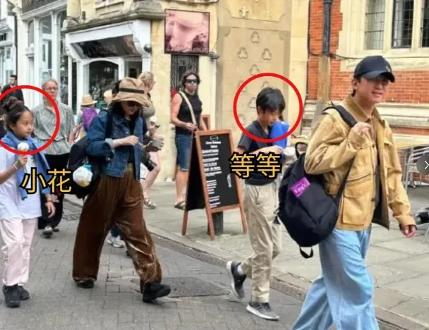 孫儷（左二）與老公鄧超（右）之前被拍到帶著兒子等等、女兒小花，去參觀劍橋大學。翻攝杜魯媽的日記小紅書