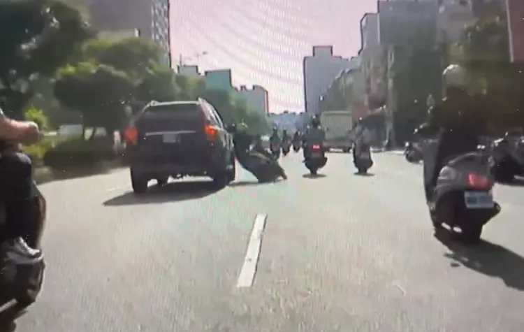 擦撞。翻攝臉書龜山生活通