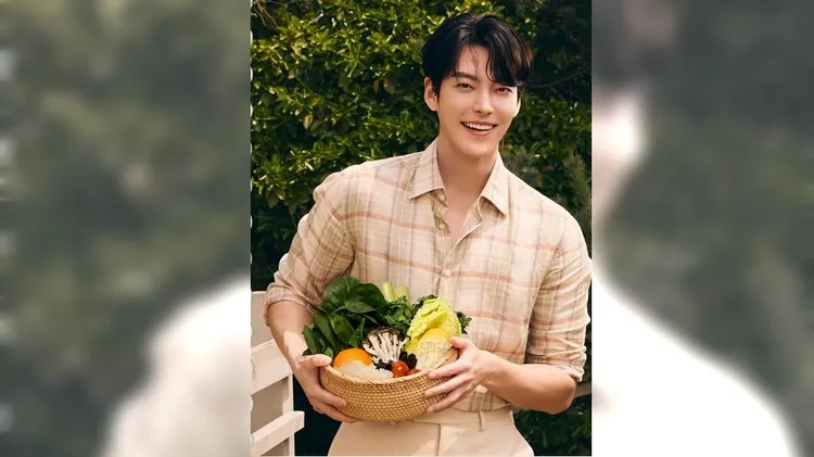 金宇彬代言照已經出現在火鍋店中。翻攝自샤브올데이IG