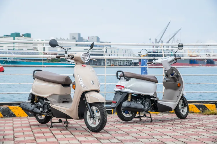 Spring 125能自在穿梭於街道巷弄，也能輕鬆應付日常採買與週末出遊。業者提供