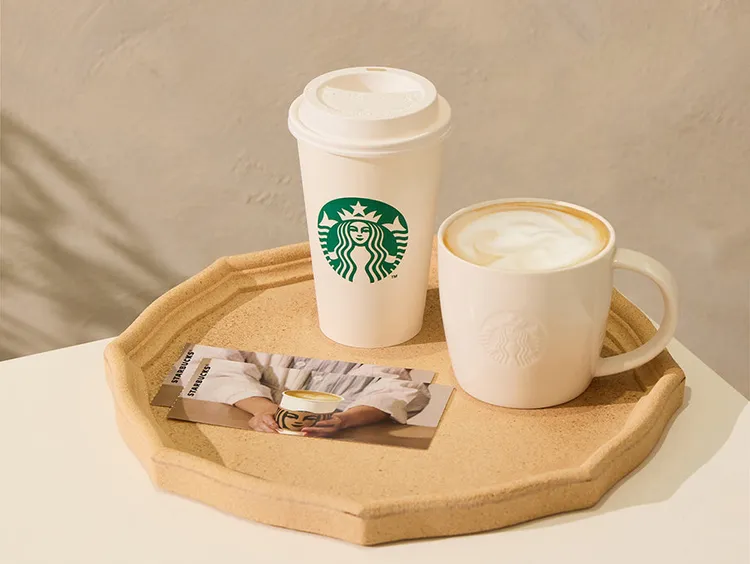 星巴克飲料券加贈「好友分享券」1張、「祈願祝福磁鐵」1個。星巴克提供