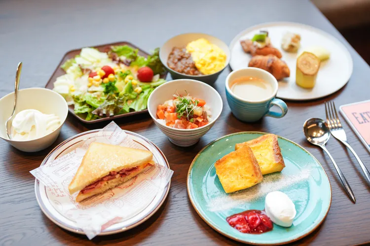 自助式早餐「Restaurant」提供日式和西式自助餐，亦有現做的魯賓三明治、法式吐司等料理。田欣雲攝影