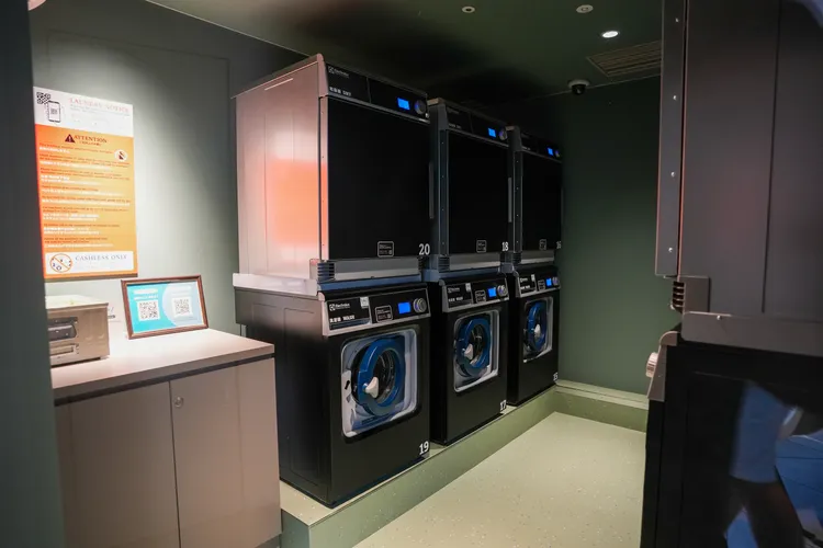 飯店還設有洗衣房，可以使用卡片支付。田欣雲攝影