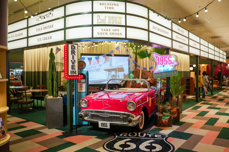 「美式公路之旅1955」專門設計了懷舊風汽車電影院主題拍照點。田欣雲攝影
