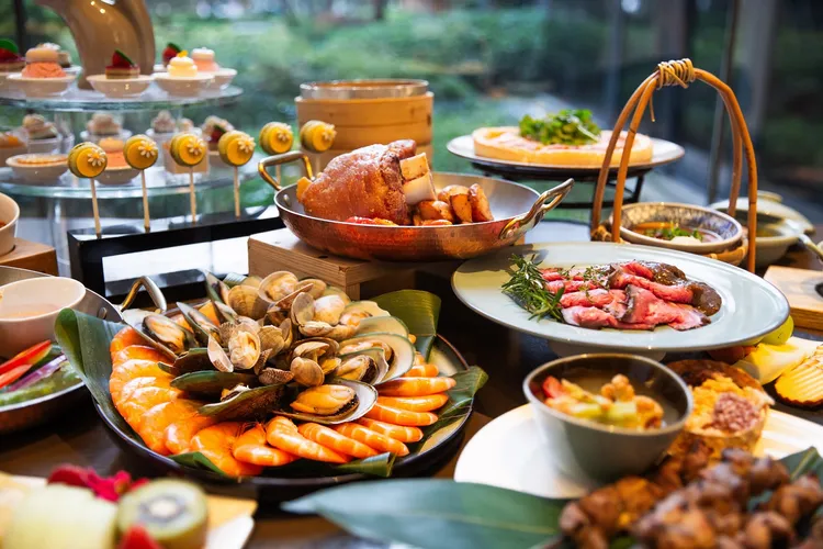 台北萬豪Garden Kitchen下午茶環球熱食區。業者提供