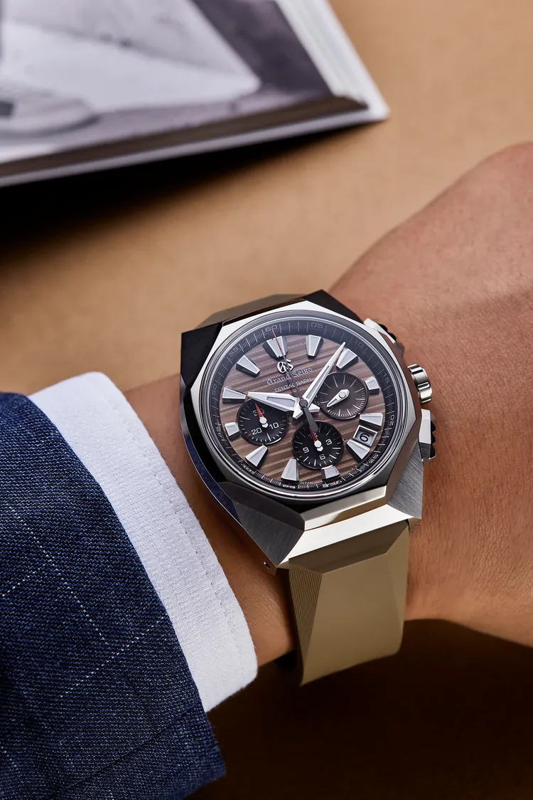 東京獅Tokyo Lion運動腕錶以俐落又優雅的線條勾勒出霸氣風格。品牌提供