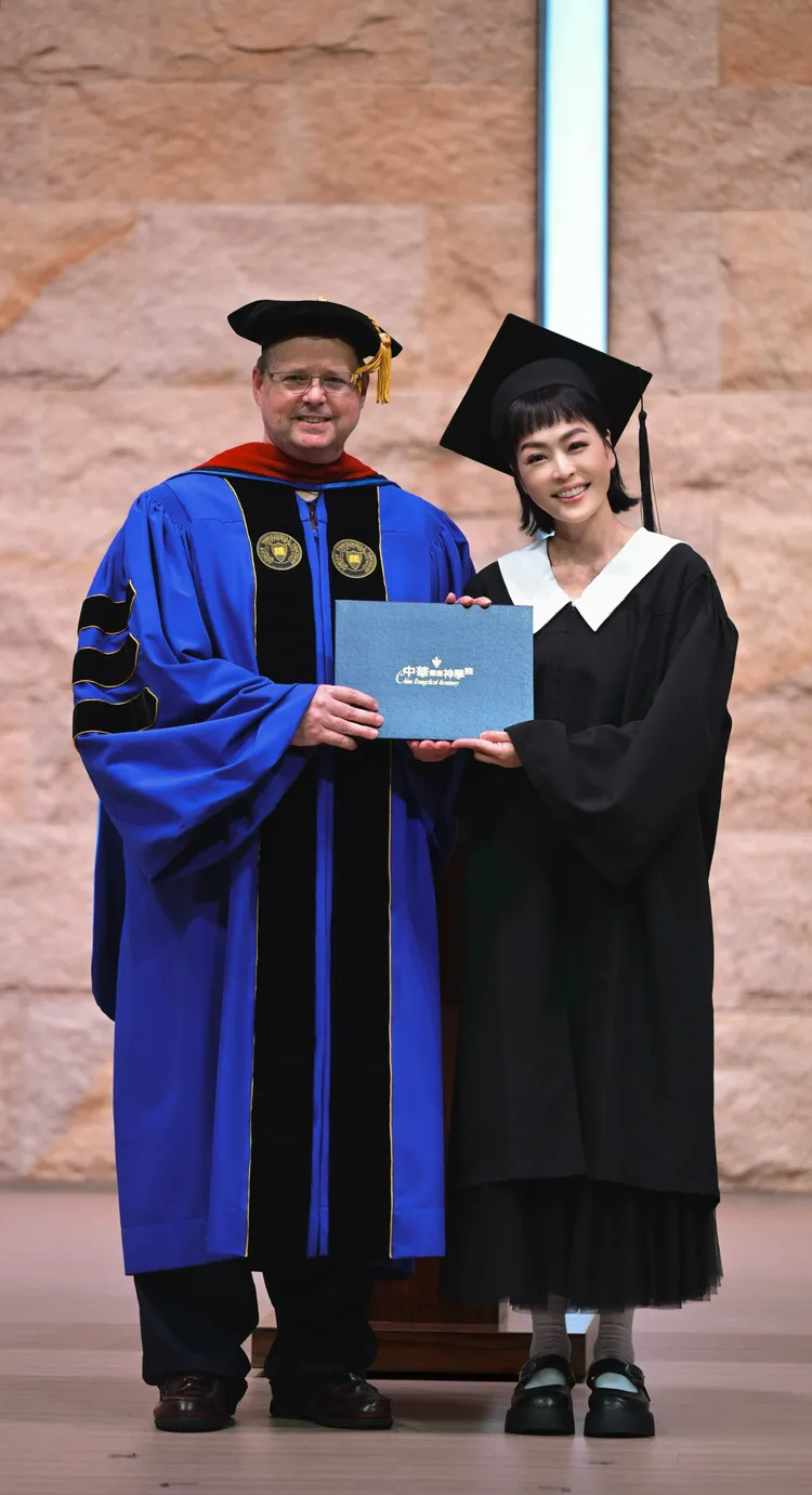 唐玲和中華福音神學院院長戴繼宗合照。經紀人提供