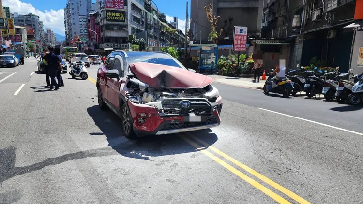 肇事小客車。警方提供