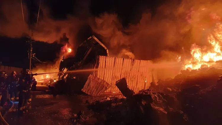 警消搶救。桃園市消防局提供