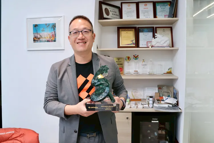 雖然平時帶人嚴格，但其實私下相當受到同事喜愛。莊宗達攝