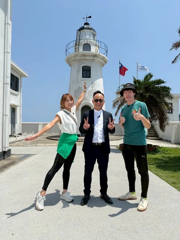 段慧琳（左）、吉雷米（右）狂飆前進，竟聯手把童子瑋（中）拋在後頭。民視提供