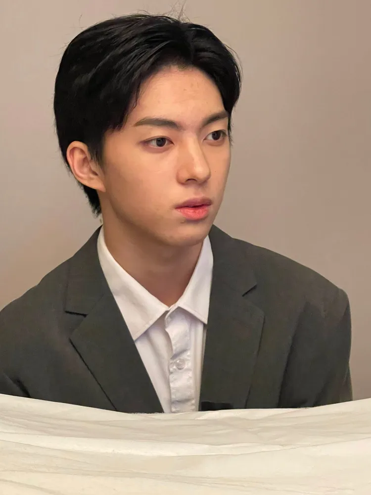 王淑麗分享兒子側拍照。翻攝王淑麗臉書