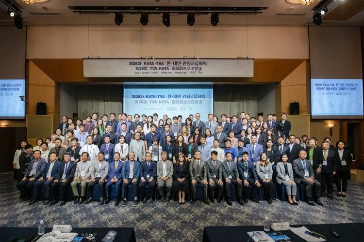 「第38屆台韓觀光交流會議」今（19日）於韓國全羅南道木浦市登場，台韓雙方共計近200位產官學界人士參加。觀光署提供