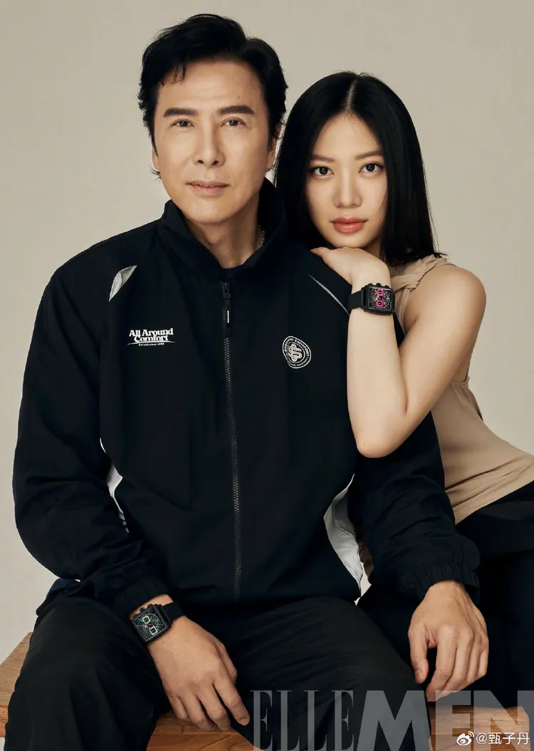 甄子丹在女兒身旁瞬間化身為慈父。翻攝甄子丹微博