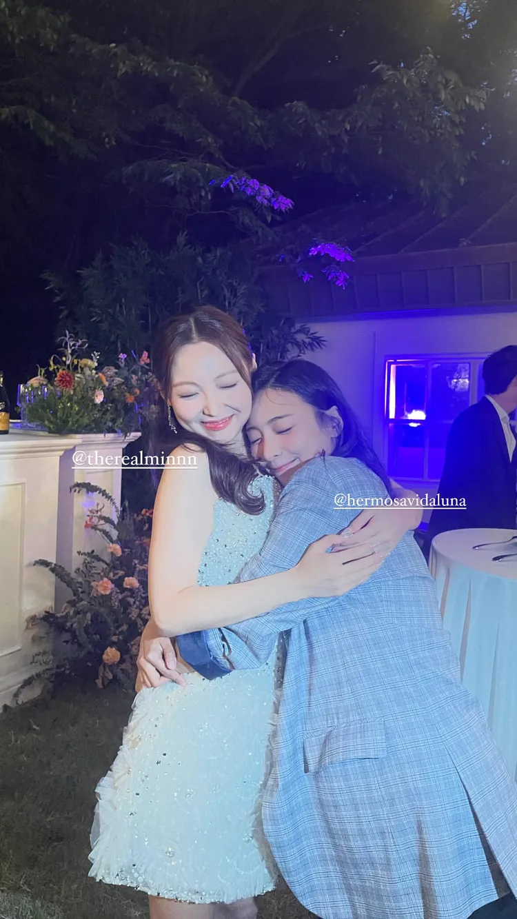Luna（右）緊緊抱著Min。翻攝qwerwls93 IG