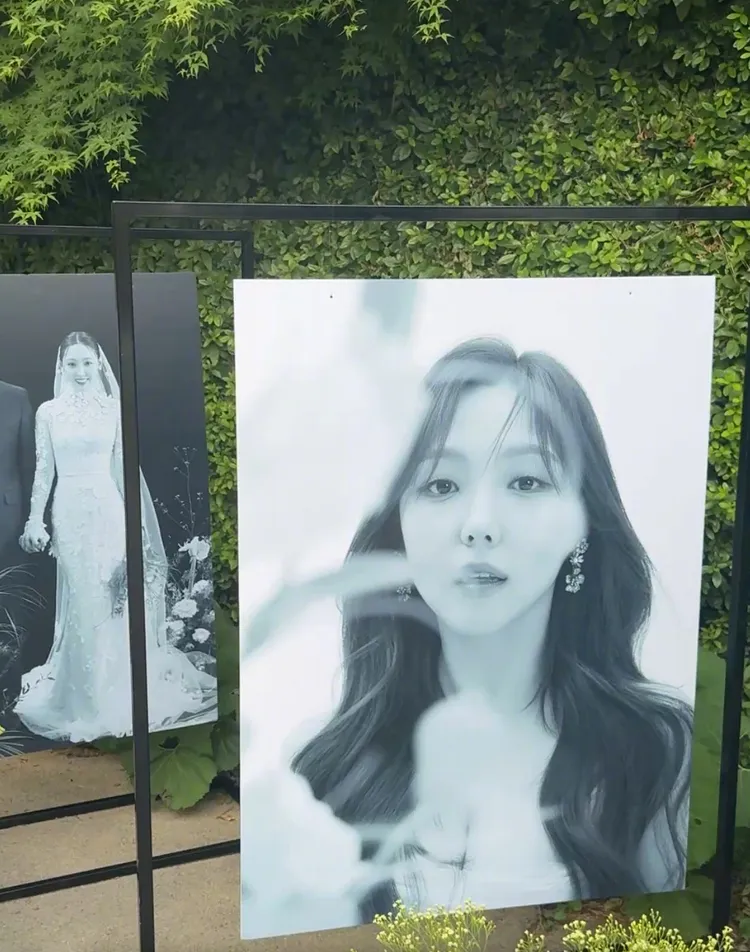 婚禮布置Min的婚紗照。翻攝王霏霏微博