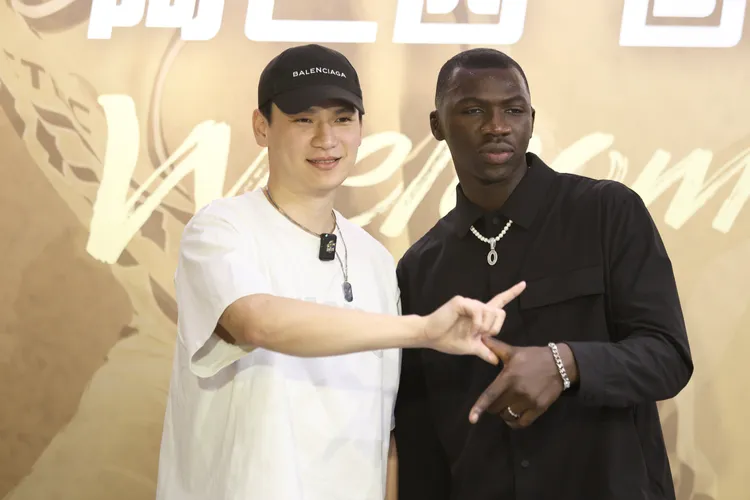 謝亞軒歡迎阿巴西重回特攻。   彭欣偉攝