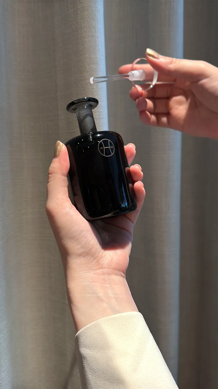 Perfumer H氤氳淡香精，擁有獨特的手工玻璃瓶版本。張家玲攝