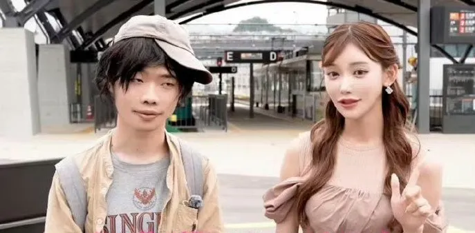 明日花綺羅現任男友是小她12歲的YouTuber。翻攝微博