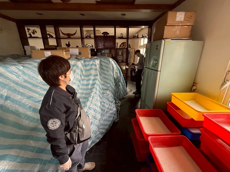 檢警循線查緝，當場起出純質淨重高達195公斤的愷他命，市值破億元。翻攝照片