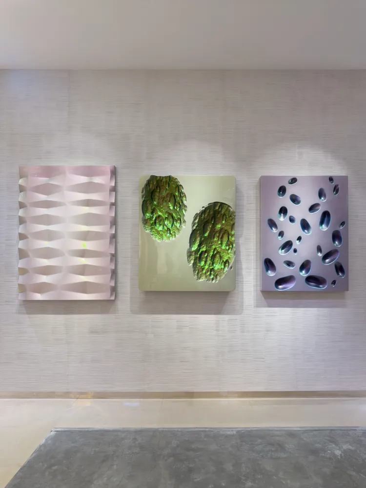 德國藝術家Willi Siber（威利・希伯）《巴洛克珍珠》（Baroque Pearls）色澤華麗如珍珠幻象，是維納斯在物質世界的重生與升華。業者提供