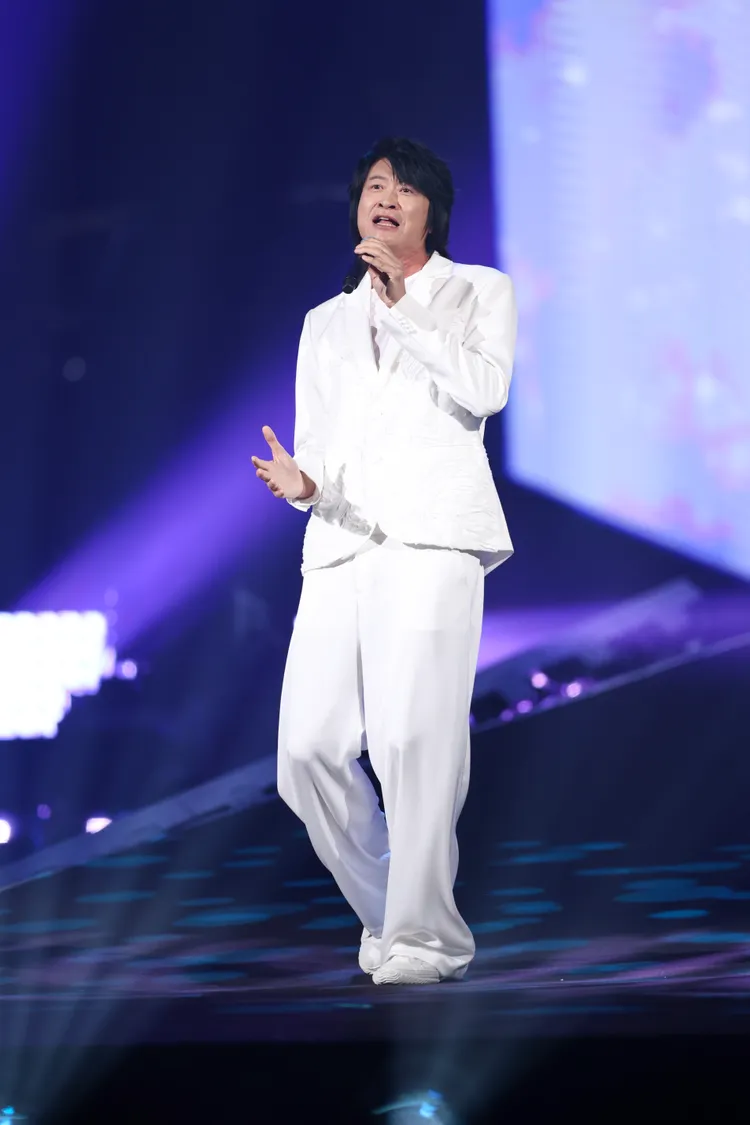 游鴻明特別獻唱招牌歌曲《戀上另一個人》。彭欣偉攝