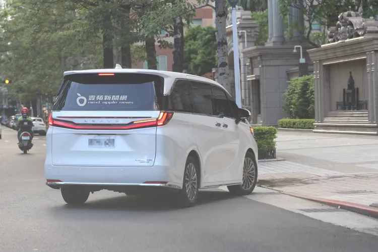 保母車一路開往仁愛帝寶。特勤中心攝