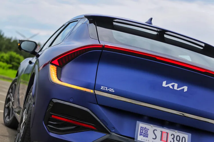 原本就辨識度極高的尾燈，細節主要針對燈條結構稍作調整，看起來更加立體。林浩昇攝