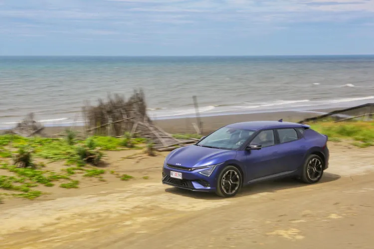 EV6 GT-line動力數據說不上炸裂，卻是一種非常適合日常通勤甚至偶爾熱血的「甜蜜點」。林浩昇攝