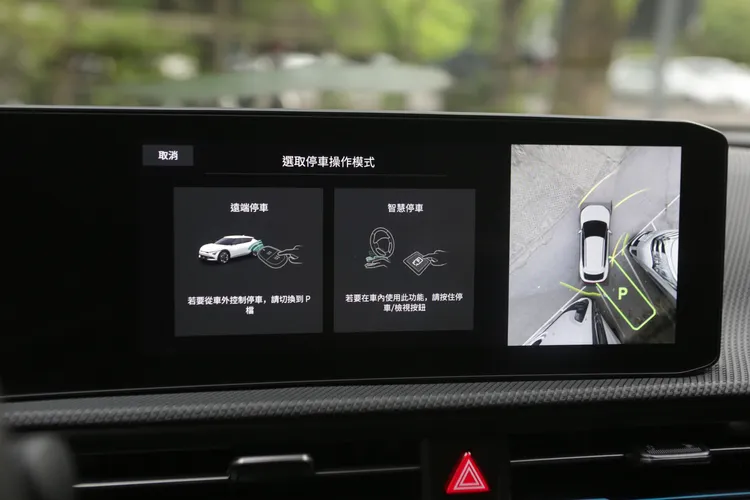 EV6這次也搭載升級後的 RSPA 2 遙控智慧停車輔助系統，讓每次停車都變得從容自在。林浩昇攝