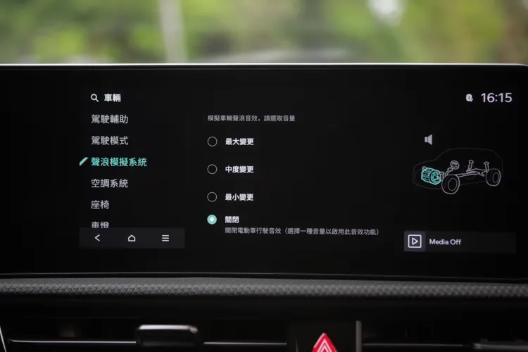 EV6新增搭載了ASD主動聲浪模擬系統，能夠依據行車狀況、加速深淺模擬出具層次感的聲浪回饋。林浩昇攝