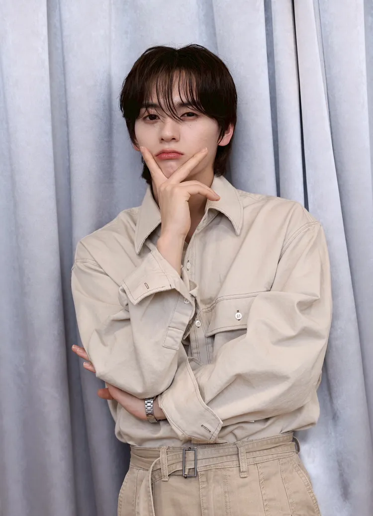 墭允擁有巴掌小臉。彭欣偉攝