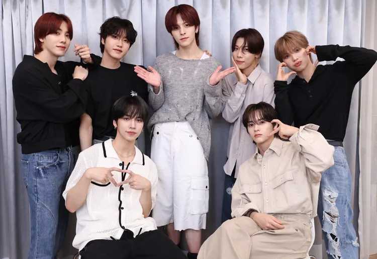 方毅家（後排中）回台身兼重任，充當隊友的翻譯。彭欣偉攝