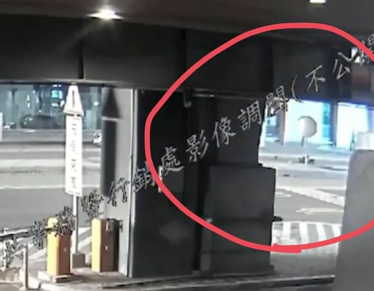 航警取締違停租賃車遭衝撞。機場公司提供