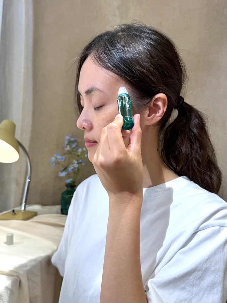 auscentic入夢θ呼吸精萃，也可像一般精油一樣，使用在太陽穴。張家玲攝