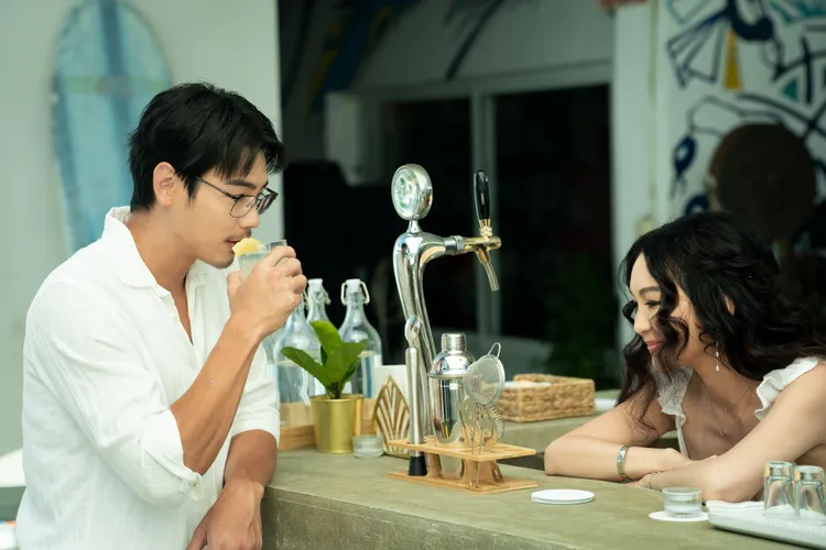 禾浩辰（左）和溫碧霞大談姐弟戀。華映提供