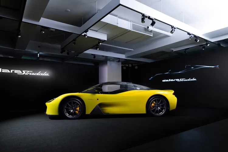 Stradale 採用極致輕量、機械純粹的設計理念，僅保留駕控真正需要的本質元素。業者提供