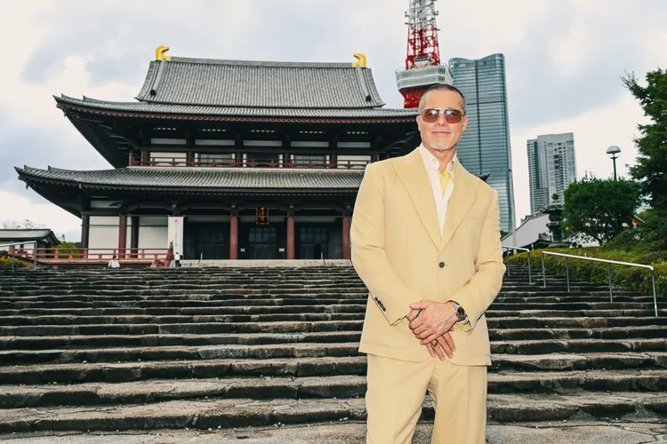 布萊德彼特睽違三年到東京，特別跑景點打卡。華納兄弟提供