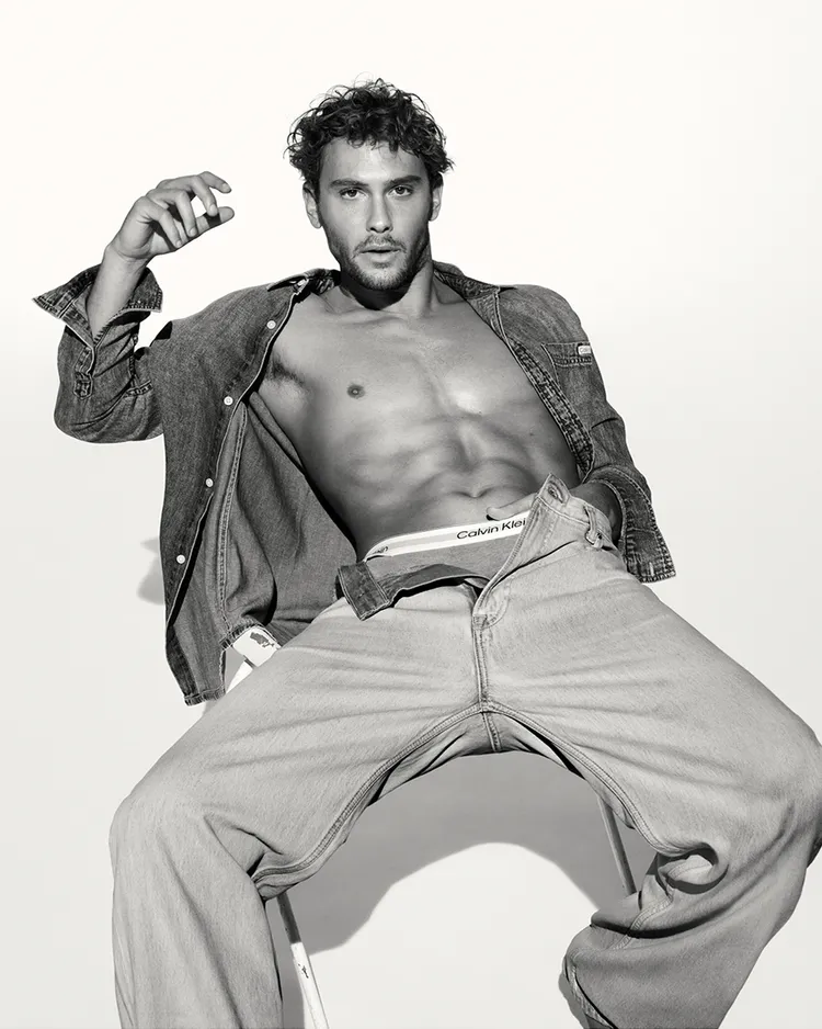 Cooper Koch以性感樣貌自信曬出身材。品牌提供