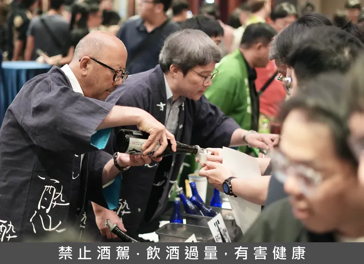 每一瓶清酒，從米、水、酵母到釀造哲學，都是地方風土與歲月淬煉的結晶。彭欣偉攝