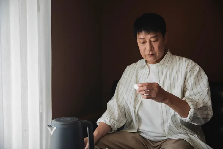 台灣女婿劉錫明寶刀未老演出李明川MV。產值娛樂提供